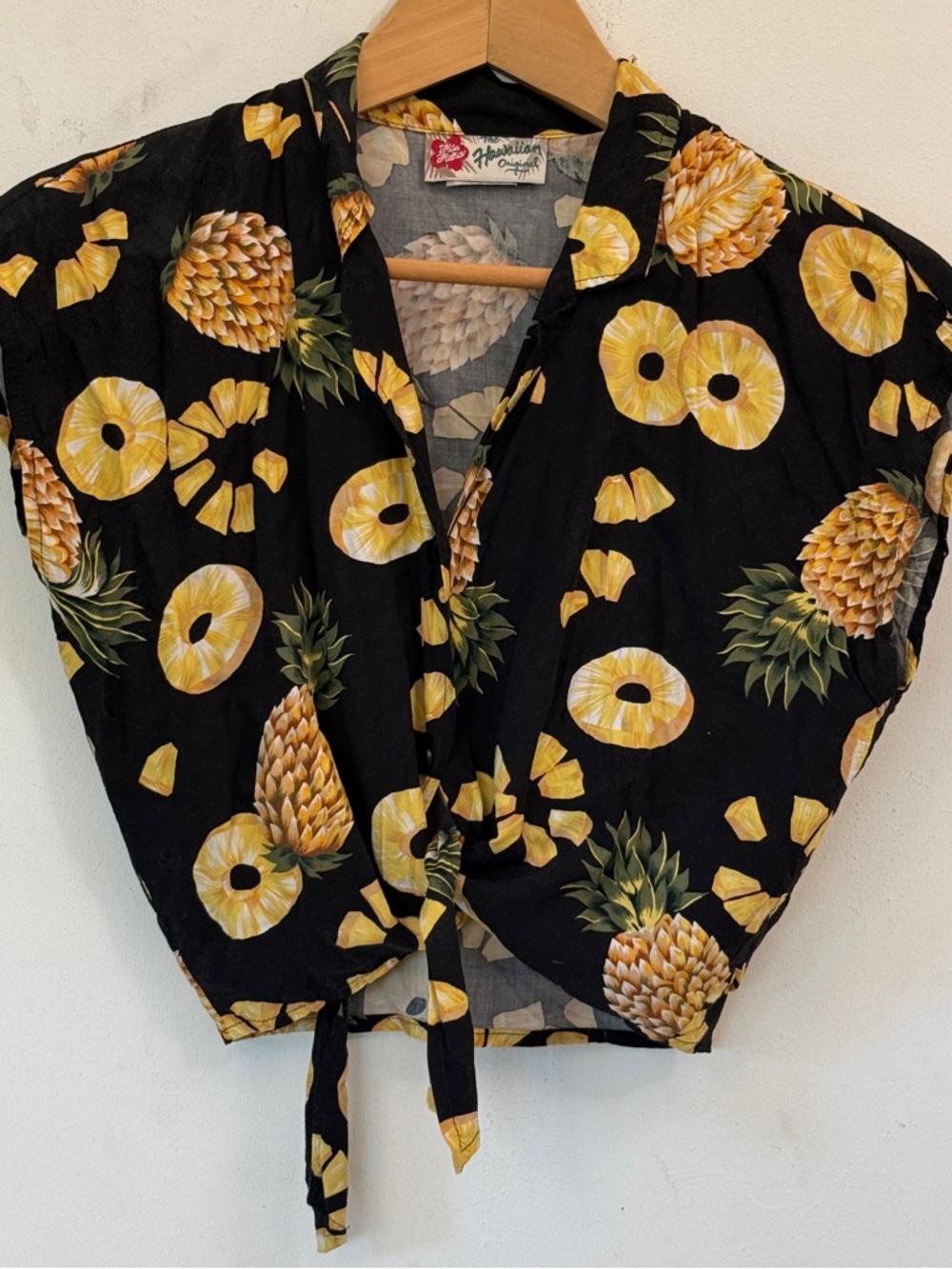 Vintage Hawaiian Black Pineapple Tie-Front Crop Top S